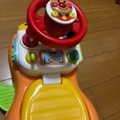 アンパンマン乗用押し車の画像
