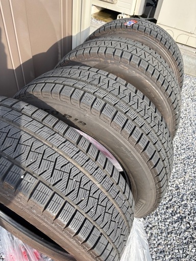 ピレリ ウィンター アイスアシンメトリコ