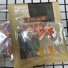 ネームプレート推し活等★ヘアゴム付き（チェーン付入り、おまけ入り）の画像