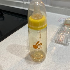 【受け渡し予定者が決定いたしました】哺乳瓶　4本　+らくらくミルクアタッチメントの画像