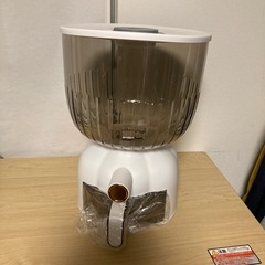 新品　米びつ　ストッカー　フードコンテナ