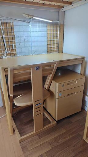 オカムラ ジュニアデスク、3段ワゴン、椅子 オカムラ ジュニアデスク、3段ワゴン、椅子