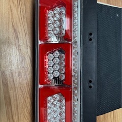 トラック LEDテールライト THREE STARS 左右セットです。の画像