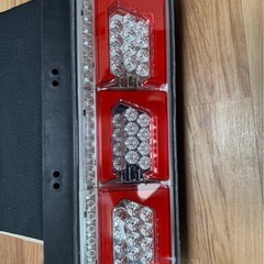 トラック LEDテールライト THREE STARS 左右セットです。の画像