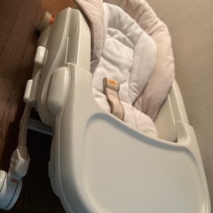 combi 手動ハイローチェアの画像