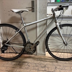 GIANT エスケープ　クロスバイク　シルバー700c