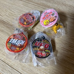 新品★ 4個ｾｯﾄ日清焼そばU.F.O. ミニチュアチャームの画像