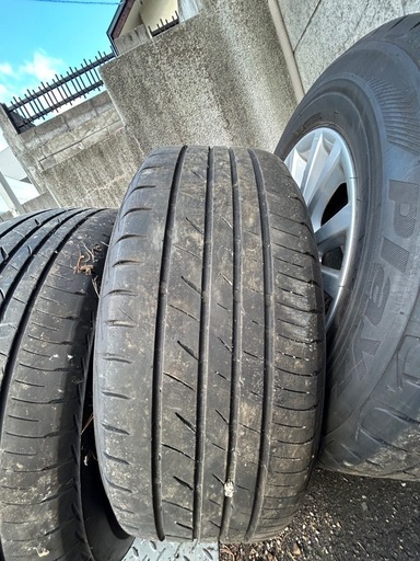 
夏タイヤ　215/60R16 