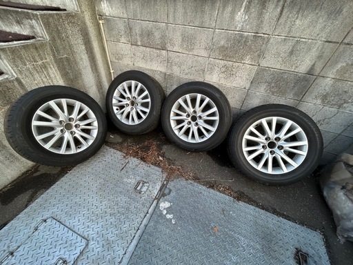 夏タイヤ　215/60R16