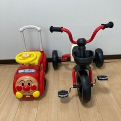 三輪車とアンパンマンカー