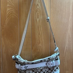 COACHコーチシグネチャーショルダーバックの画像