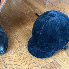 スペインEl Caballo製乗馬靴とヘルメット
の画像