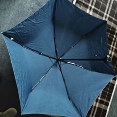 オシャレなHANGTENの折りたたみ傘の画像