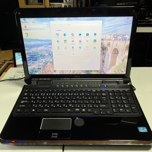 パソコン FUJITSULIFE book Windows11core i7