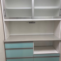 キッチンキャビネット　食器棚