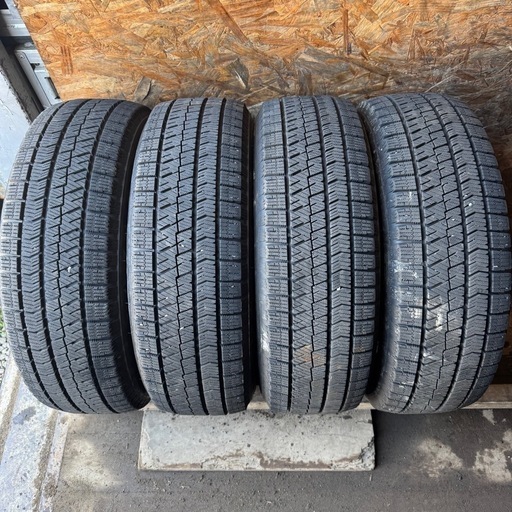 極上タイヤ　BRIDGESTONE ブリヂストン　ブリジストン　VRX2 195/65R15 スタッドレス　タイヤ　2022年製　15インチ