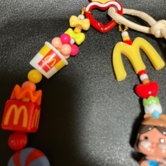 マクドナルドとクライベイビーのストラップの画像