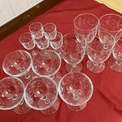 ガラス製のグラス、3種、5個ずつセットで