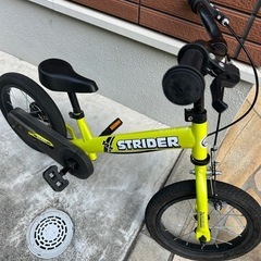 STRIDER 14Xのイエローバランスバイク