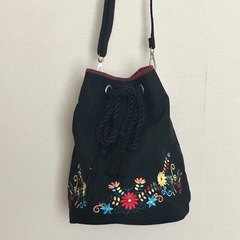 美品　黒刺繍ショルダーの画像