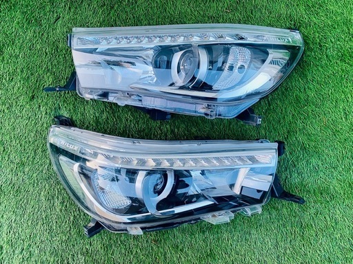 ヘッドライト左右セット　ハイラックス前期純正　GUN125