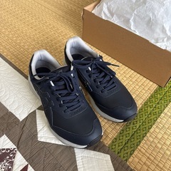 アシックススニーカー