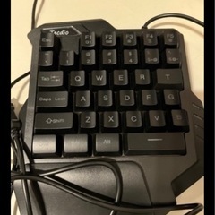 ゲーミングキーボードとマウスの画像