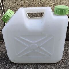 無料　もち吉の水ポリタンク