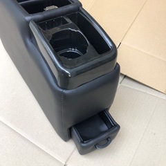 ワンボックス車用の肘当て・ コンソールBOXの画像