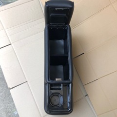 ワンボックス車用の肘当て・ コンソールBOXの画像