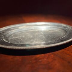 ヴィンテージ調 シルバーカラーのオーバルプレート（楕円皿）／店舗改装・新築建て替えに伴い、装飾品・備品・家具を譲渡いたしますの画像