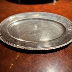 ヴィンテージ調 シルバーカラーのオーバルプレート（楕円皿）／店舗改装・新築建て替えに伴い、装飾品・備品・家具を譲渡いたしますの画像