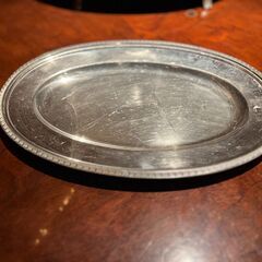 ヴィンテージ調 シルバーカラーのオーバルプレート（楕円皿）／店舗改装・新築建て替えに伴い、装飾品・備品・家具を譲渡いたしますの画像