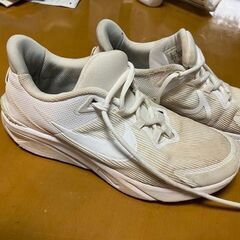 Nike STAR RUNNER 04 ホワイト キッズシューズ 24cmの画像