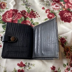 二つ折りがま口財布　中古の画像