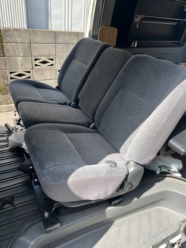 ハイエース200系 社外セカンドシート(取り付けレール付き)