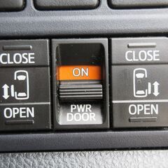 トヨタ　ヴォクシー　ＺＳ★1年保証★ロードサービス付　純正９型ナビ　地デジ　バックカメラ　Ｂｌｕｅｔｏｏｔｈ　後席モニター　両側パワースライド　ＥＴＣ　アイドリングストップ　コーナーセンサー　オートライト　ＬＥＤヘッドライト　純正１６ＡＷの画像