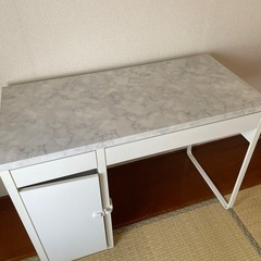 IKEA イケア　ホワイトテーブルの画像