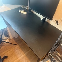 パソコンデスクの画像