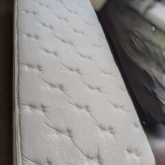 シングルベッドフレーム+KINGSDOWNマットレスの画像