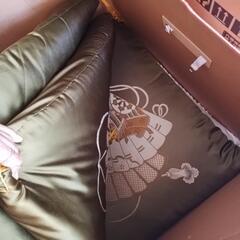 美品　高級座布団　3枚まであります。　の画像