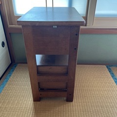 【交渉中】サイドテーブル・踏み台の画像
