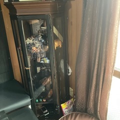 アンティーク６面ガラス飾り棚