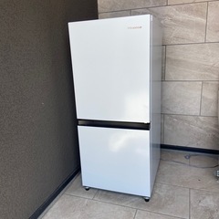 美品　激安‼️2022年製★ハイセンス 135L 冷蔵庫【HR-...