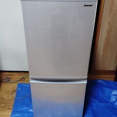 シャープ冷蔵庫　137L