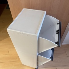 ゴミ箱、食器棚お譲りしますの画像
