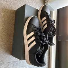 ADIDAS アディダススニーカーの画像