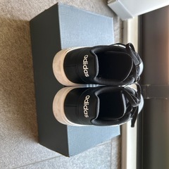 ADIDAS アディダススニーカーの画像