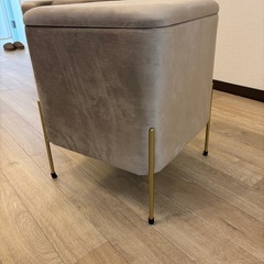 収納出来る椅子の画像