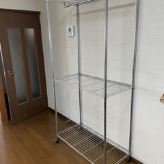 スチールラック　キャスター、ハンガーラック付きの画像